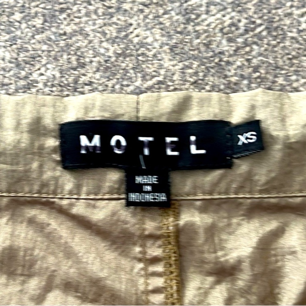🔥Motelrocks,sTenchi Shorts in Metallic Green,Cargo,Front& Back Pockets,Size XS - Picture 4 of 9